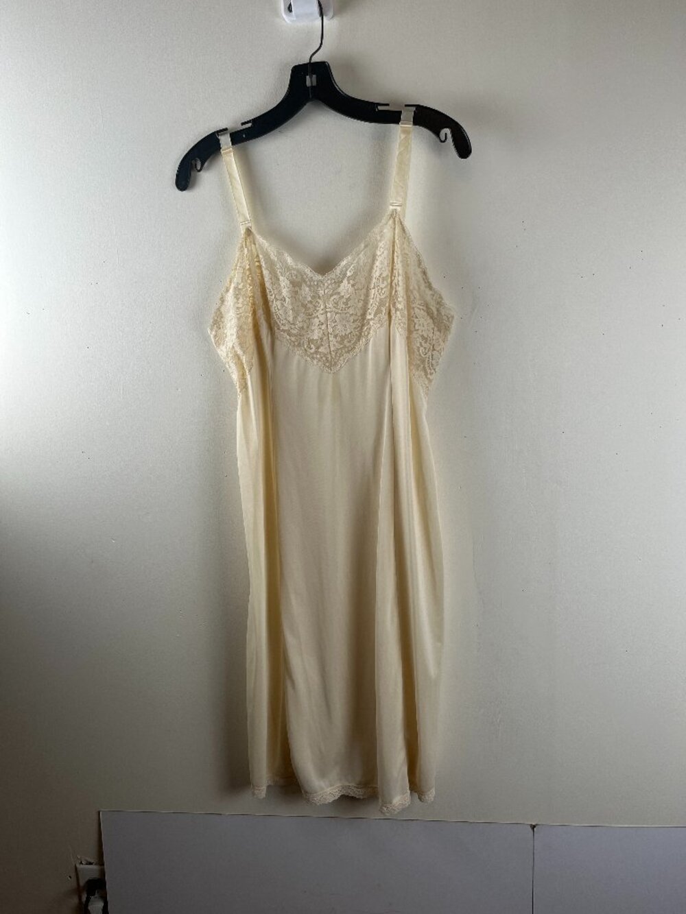 Vintage Cream Color Wonder Maid Non-Cling Full Slip Size 40